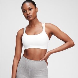 NWOT GapFit Eclipse Strappy Sports Bra, Size L